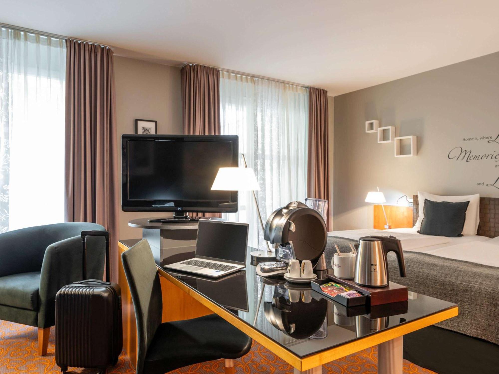 Mercure Hotel & Residenz Berlin Checkpoint Charlie Esterno foto